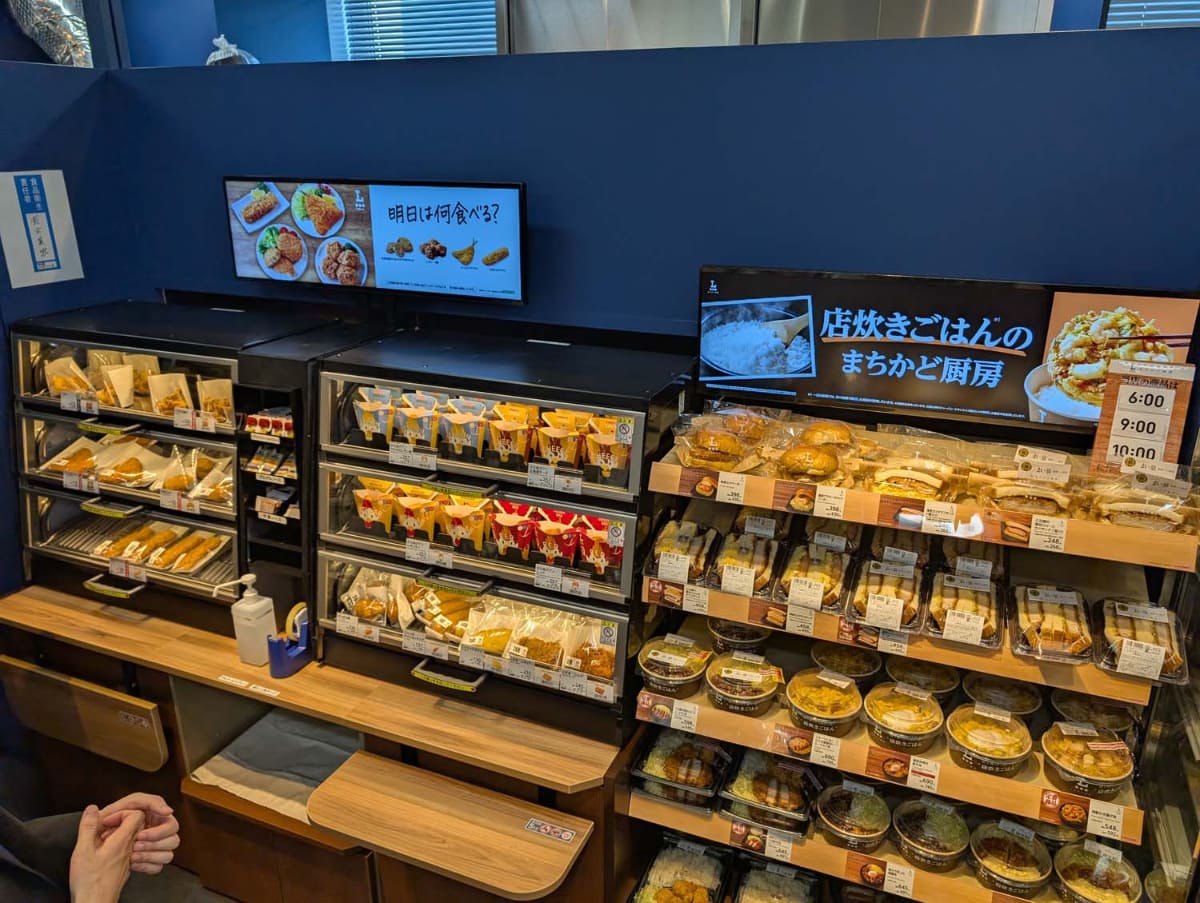 ローソンKDDI大阪第2ビル店における揚げ物とまちかど厨房コーナー