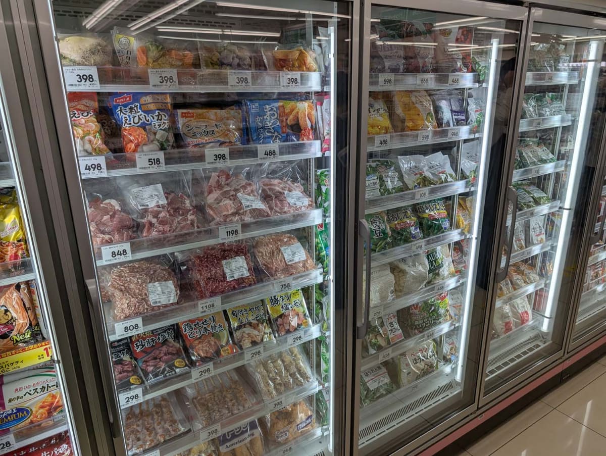 冷凍食品コーナーが充実しているのも小平店の特徴