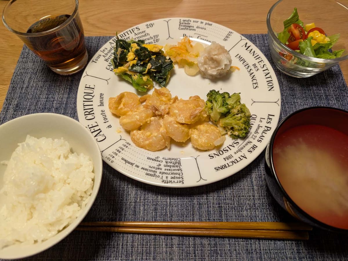 とある日のナッシュ定食　メインも副菜もバラエティに富んでいる