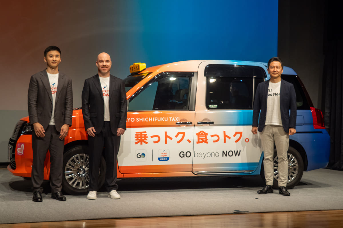 左から、CP One Japan CEO ジョシュ・チョウ氏、ロケットナウ ゼネラルマネージャー ダニエル・ジャラミロ氏、GO 代表取締役社長 中島宏氏