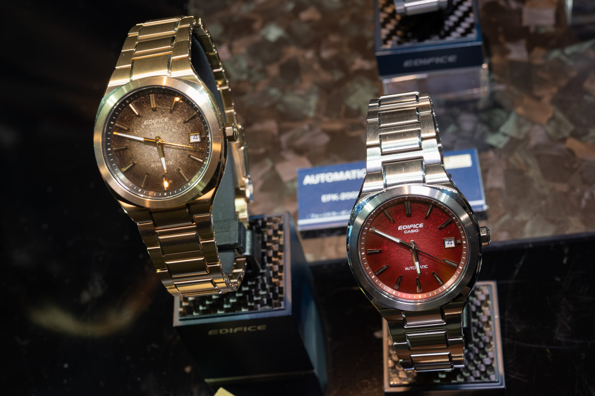 EFK-200DG-5AJF(左)、EFK-200D-4AJF(右)
