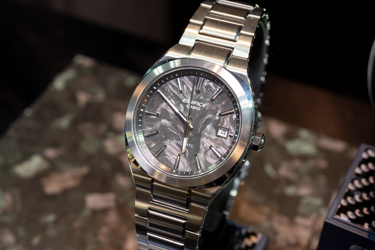 EFK-200CD-1AJF、ダイヤルにフォージドカーボン