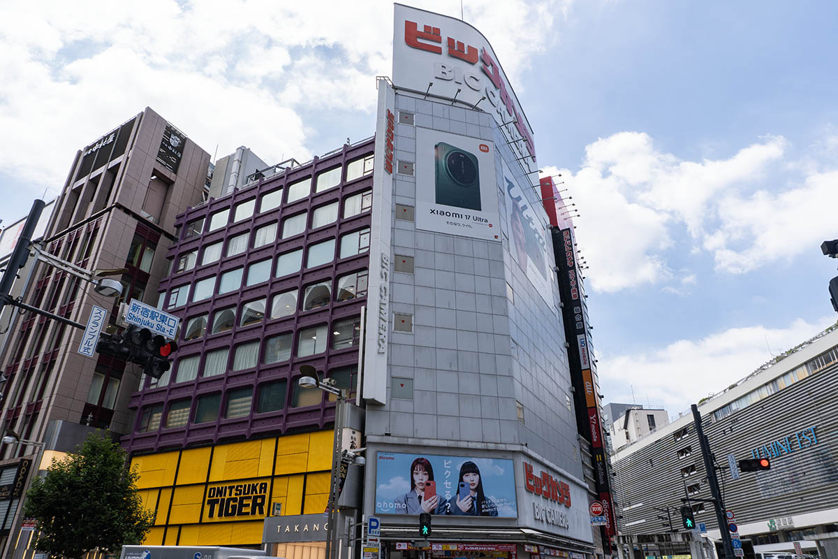 場所はほぼ新宿駅前