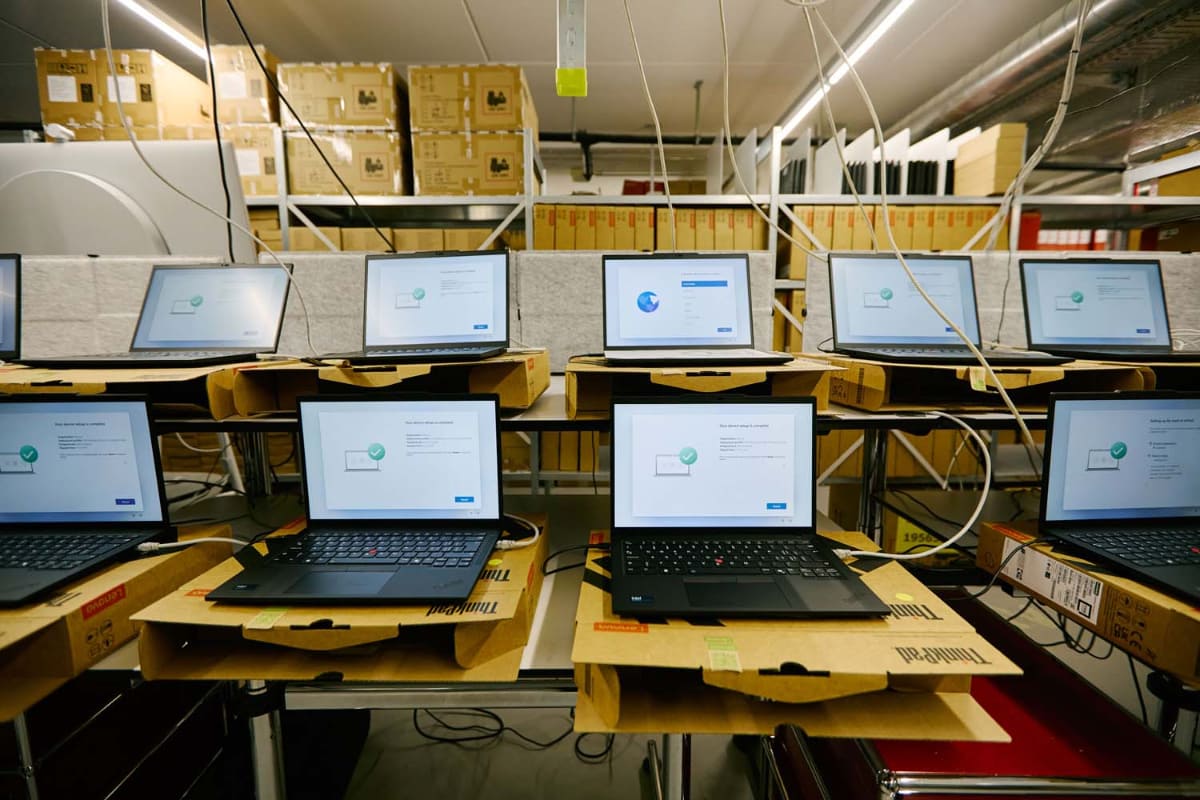 W杯運営のために、多数のPCを管理する技術も必須になる(写真提供：レノボ)