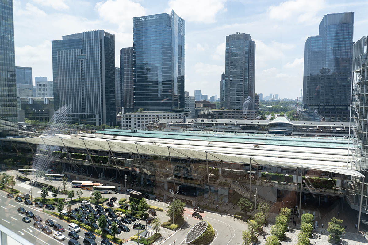 ルーフトップテラスから東京駅、丸の内方面を望む