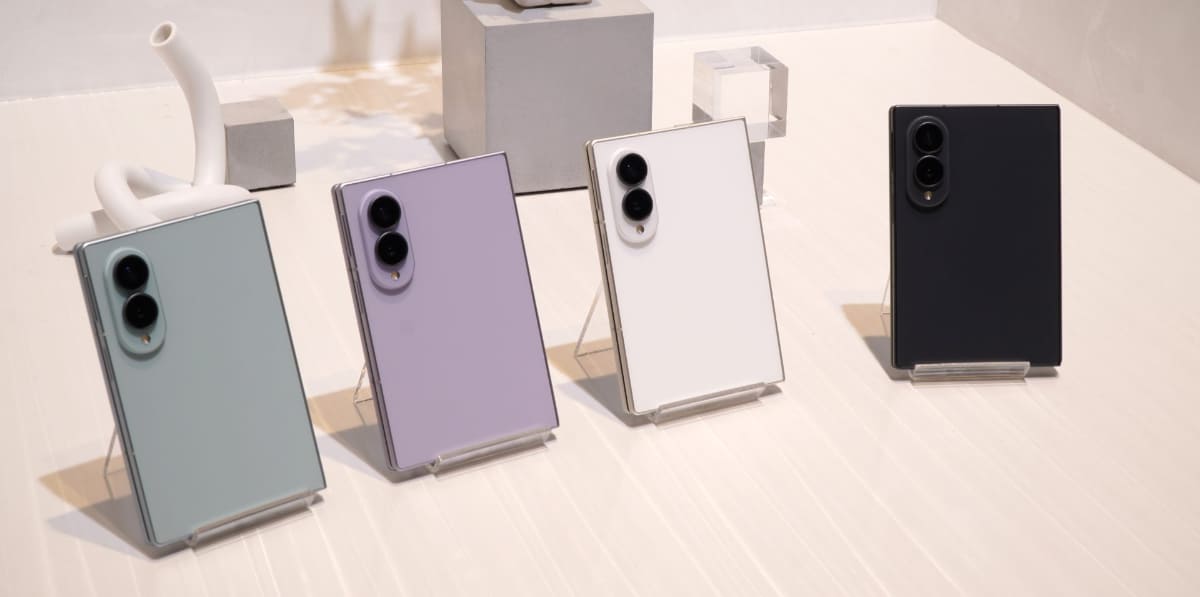 左からピスタチオ、ラベンダー、クリーム、グラファイト