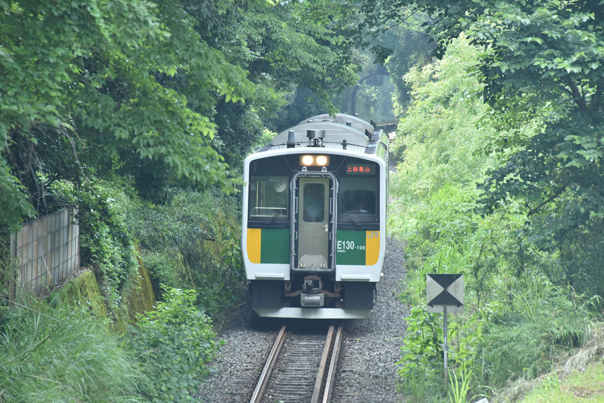 上総松丘駅-上総亀山駅間を走る久留里線