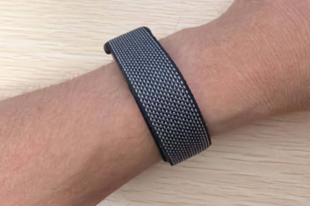 Googleの軽量フィットネストラッカー「Fitbit Air」