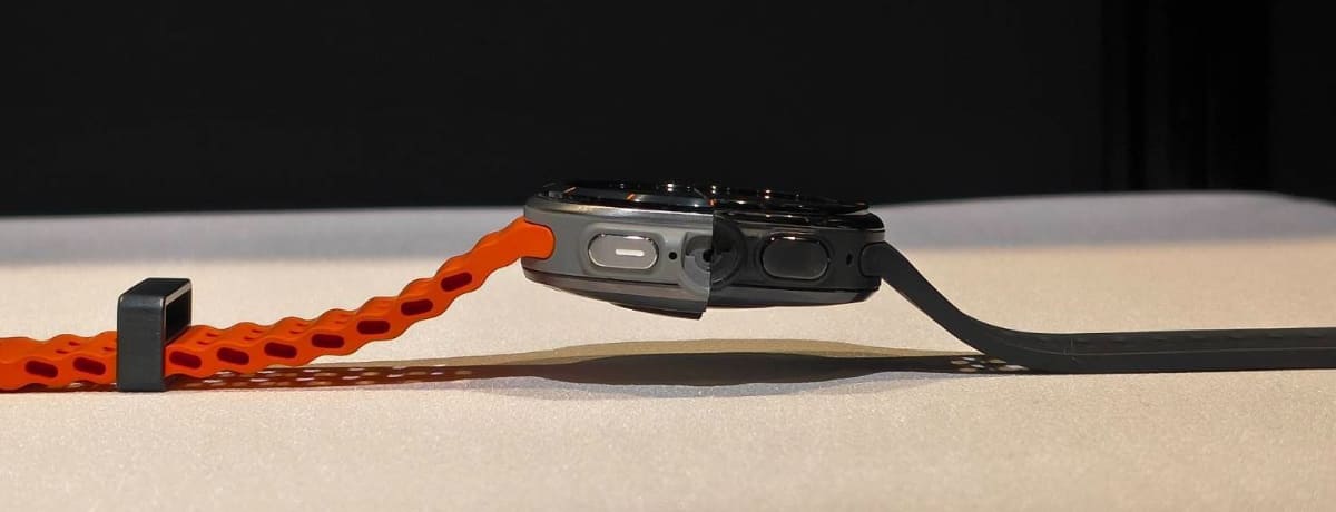Galaxy Watch Ultra(左)とGalaxy Watch Ultra2(右)の厚さ比較
