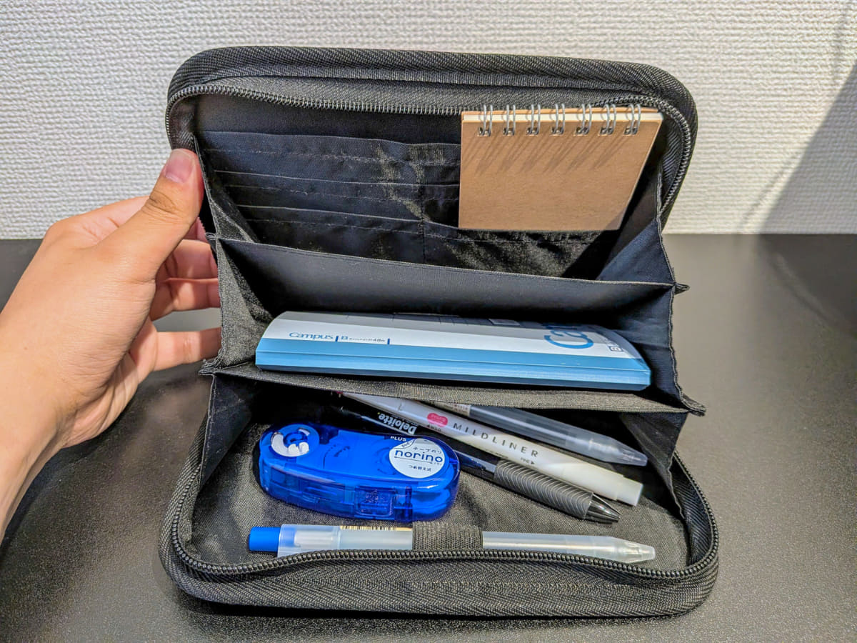 日記用の小物もまとめて収納できます
