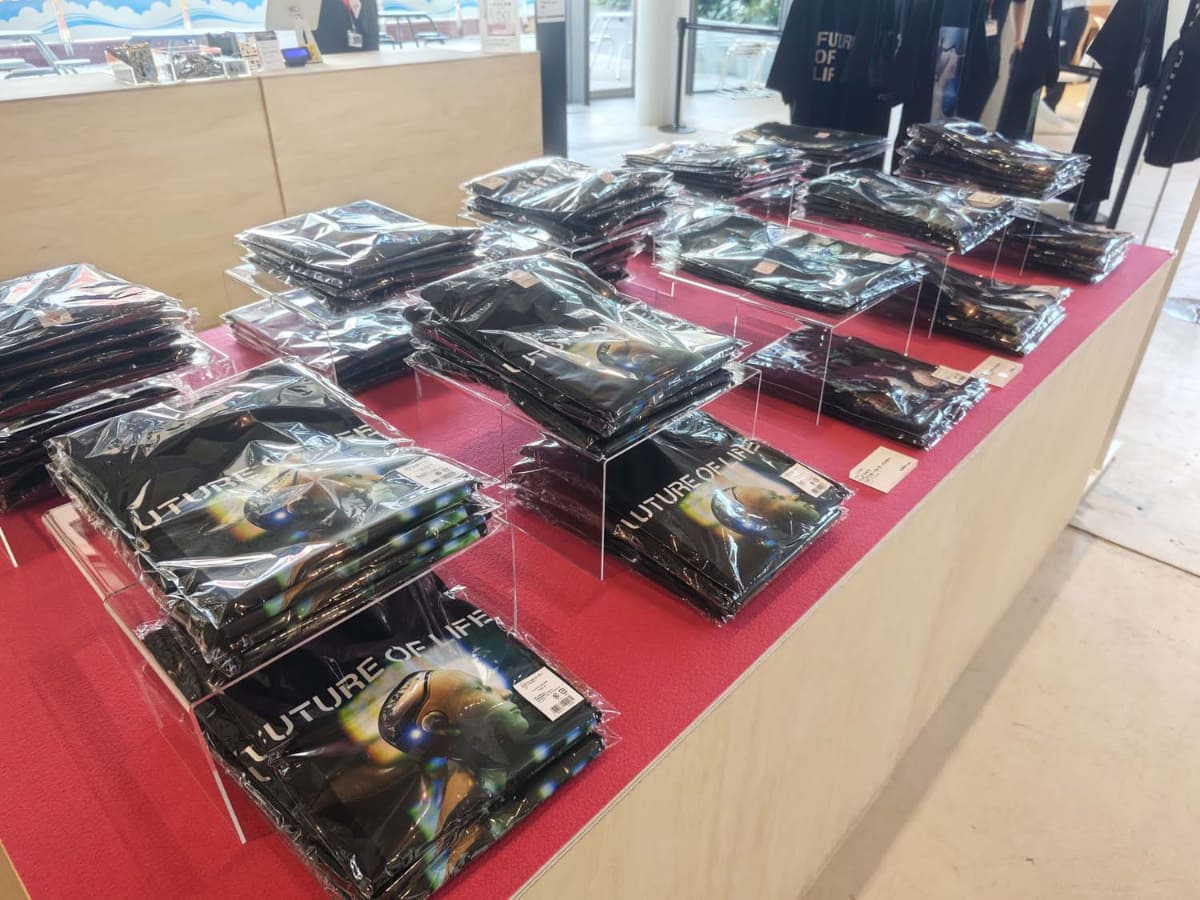 Tシャツなどグッズも多い