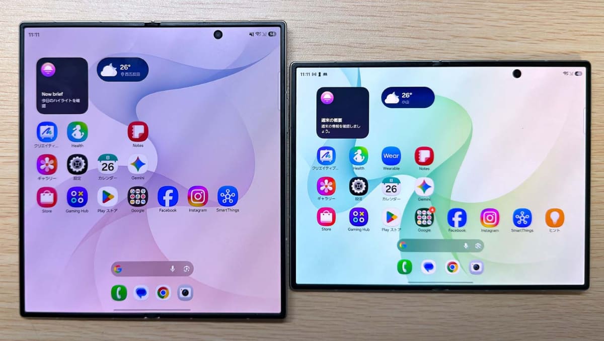 左がFold8 Ultraで、右がFold8。開いた時の縦横比はかなり違う