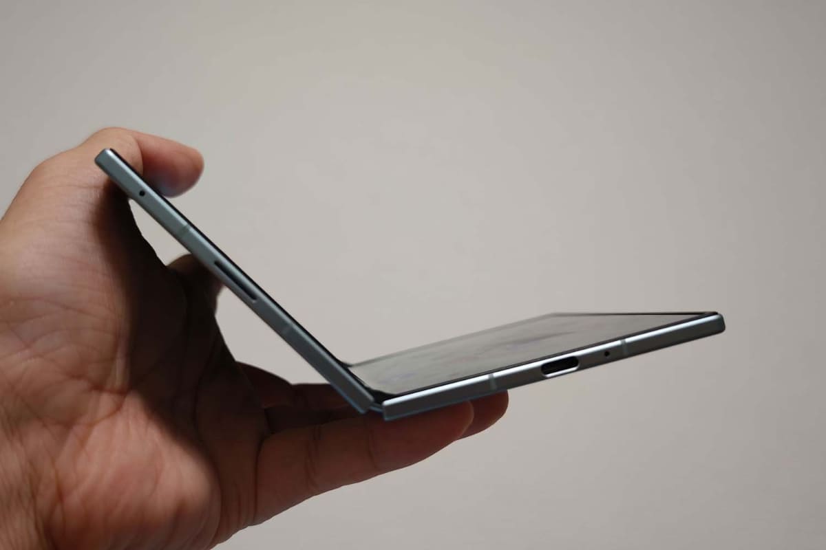 Fold8の場合、フレックスモードがなく、途中で止めるのは難しい。このくらいが限界