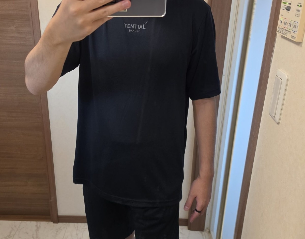 筆者：身長171cm、体重約69kg。サイズはL
