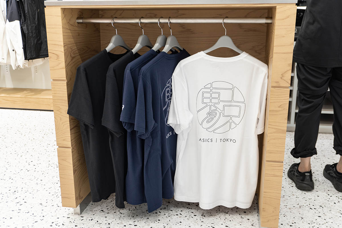SOUVENIR TEE
