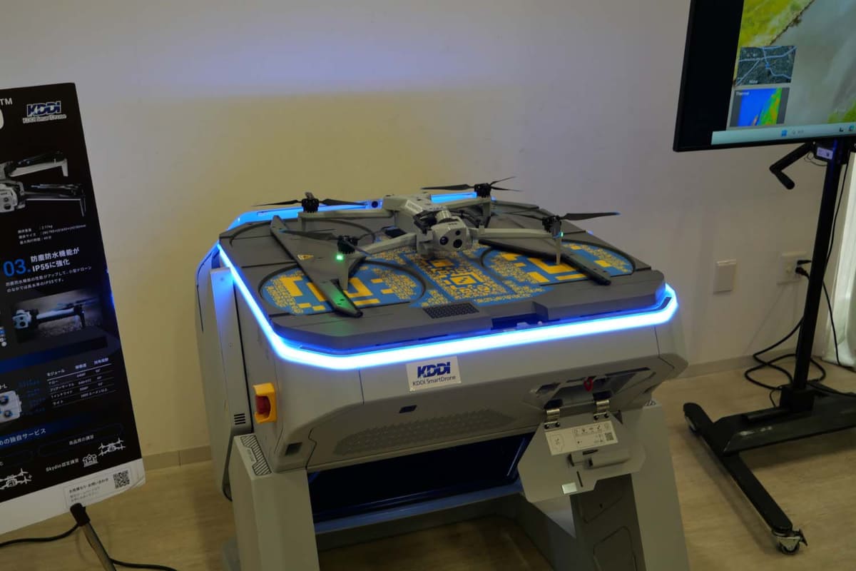 池田伏尾台店などに設置されているAIドローン「Skydio X10」