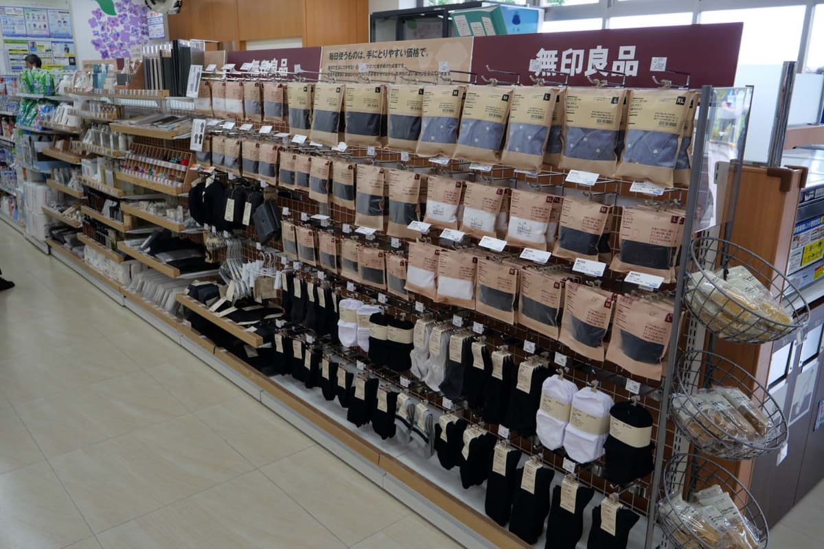 無印良品の雑貨類も多く揃えている