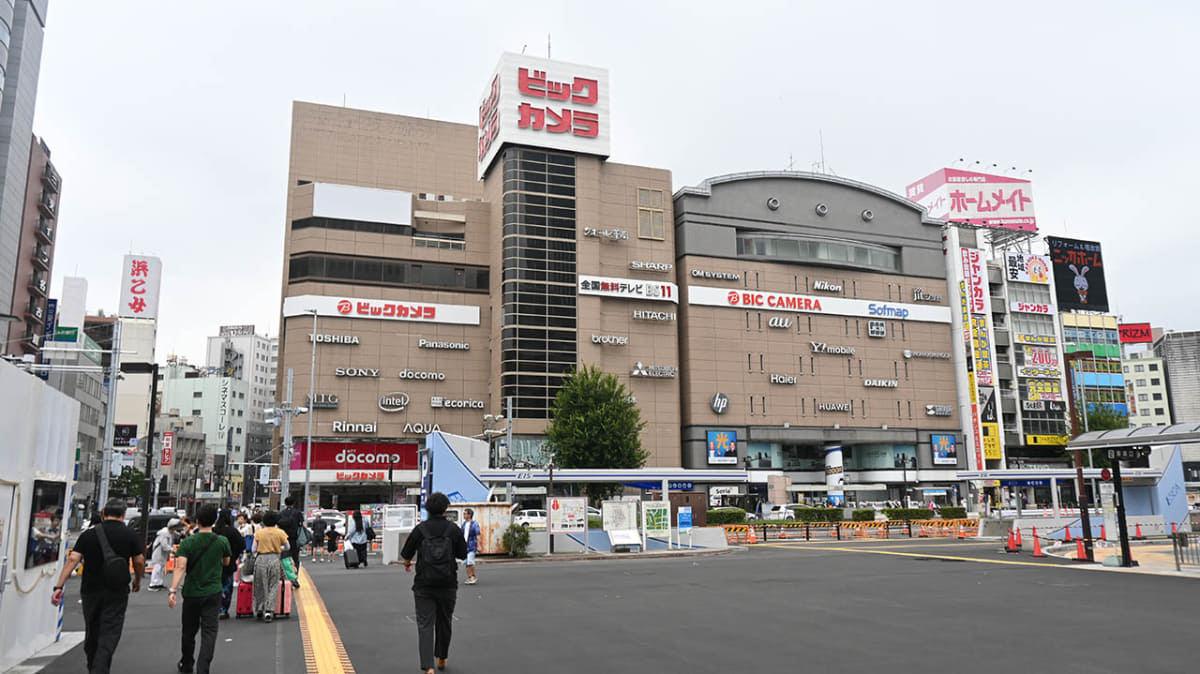 ビックカメラ名古屋駅西店(筆者撮影)