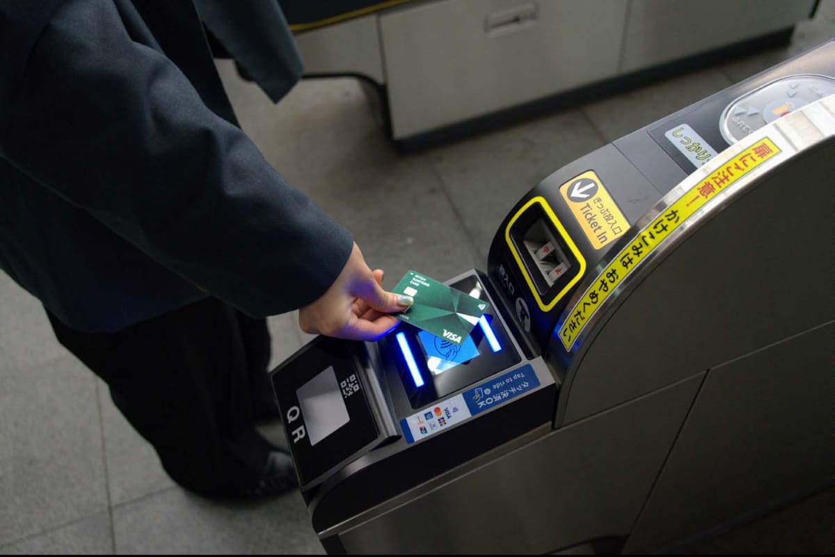 クレジットカードのタッチ決済で乗車すれば利用付帯の条件クリアとなります