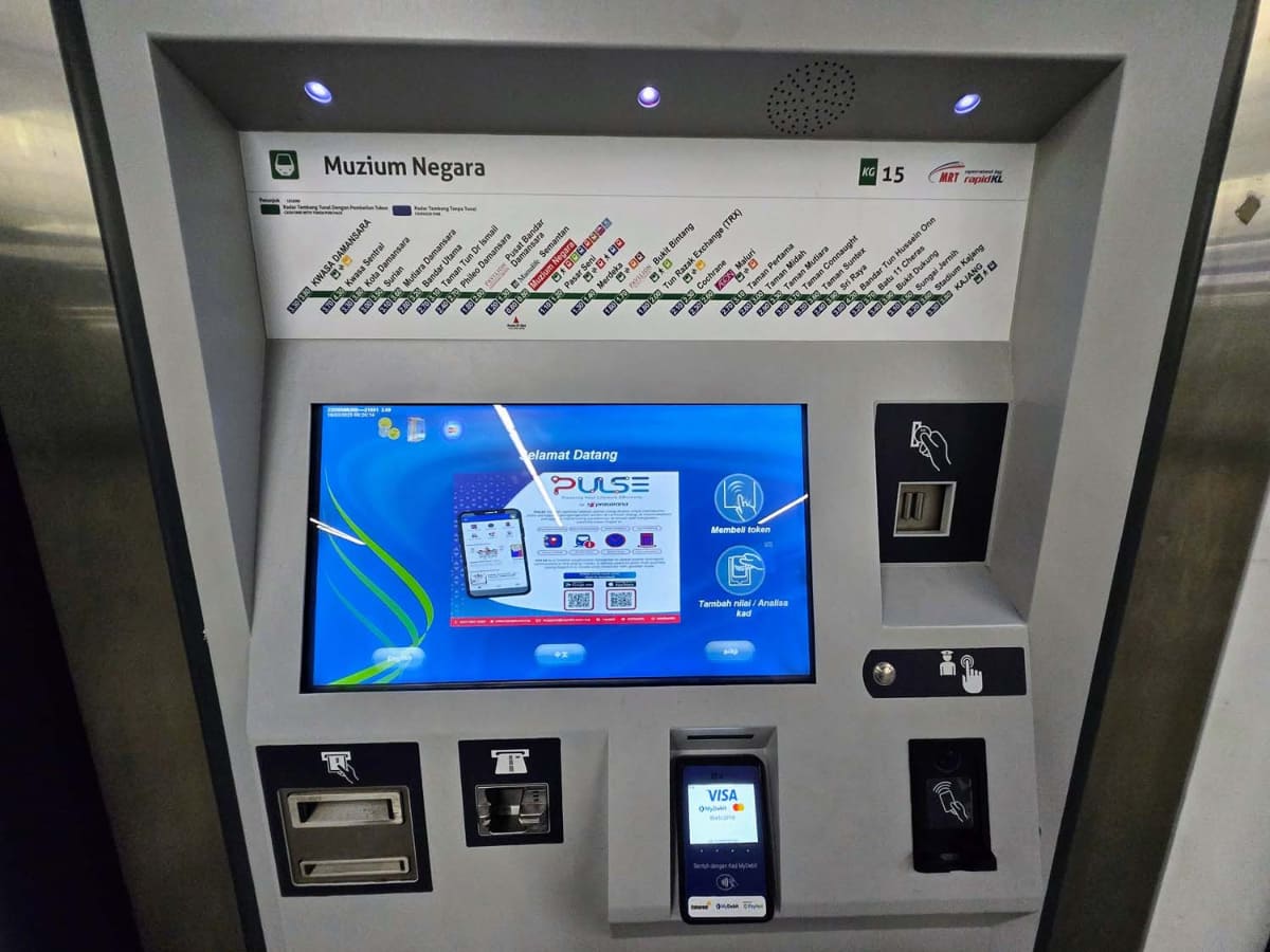 これはマレーシアの券売機。クレジットカードでの購入に対応しているので、これも条件クリアとなるはずです