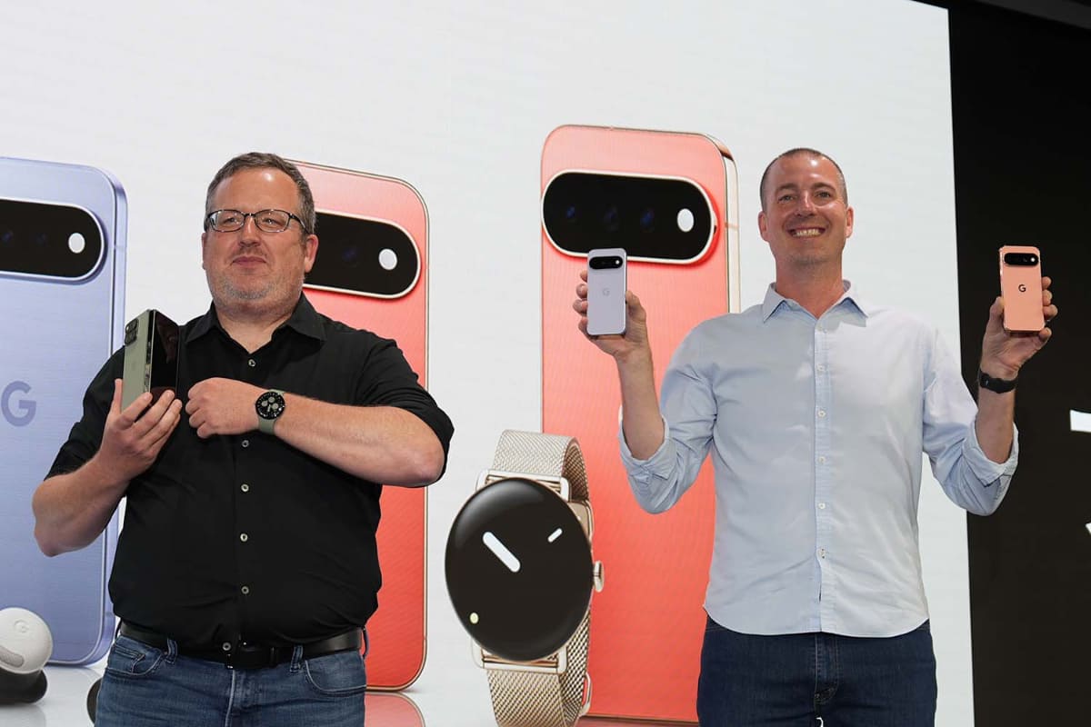 Pixel Watch プロダクト マネジメント ディレクターのライアン・クレムズ氏(左)と、Google Pixel プロダクト マネジメント シニアディレクター ピーター・プルナスキー氏(右)