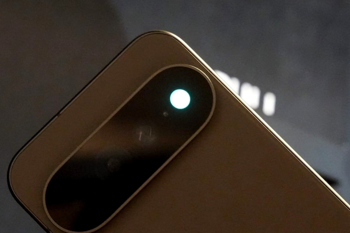 点灯イメージ(機種は「Pixel 11 Pro」)