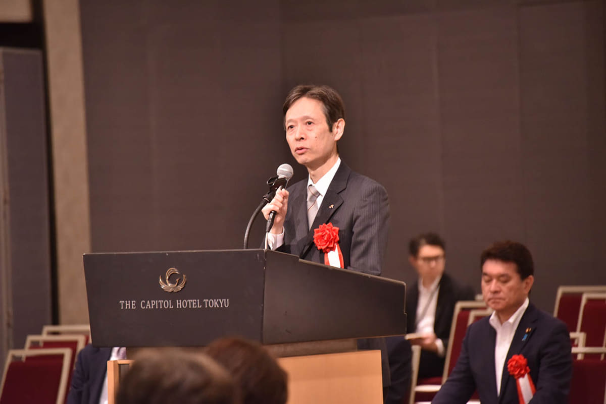 リニア中央新幹線建設促進期成同盟会の会合であいさつするJR東海の丹羽俊介代表取締役社長(24年6月撮影)