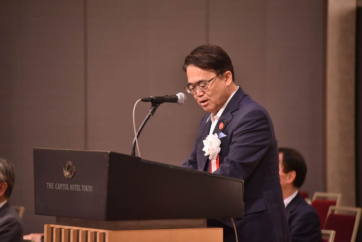 愛知県が中心になってリニア中央新幹線建設促進期成同盟会の会合が実施されている。写真は、式典のあいさつをする愛知県知事の大村秀章氏(24年6月撮影)