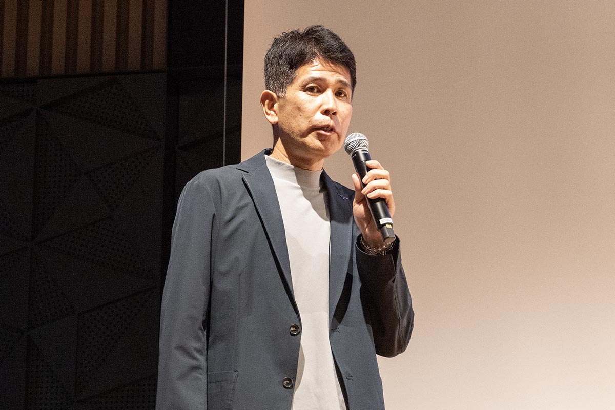 MIZUNO LIFESTYLEについて説明するミズノ アスレティック事業部 ライフ&ヘルスマーケティング部 部長 中菊昌之氏
