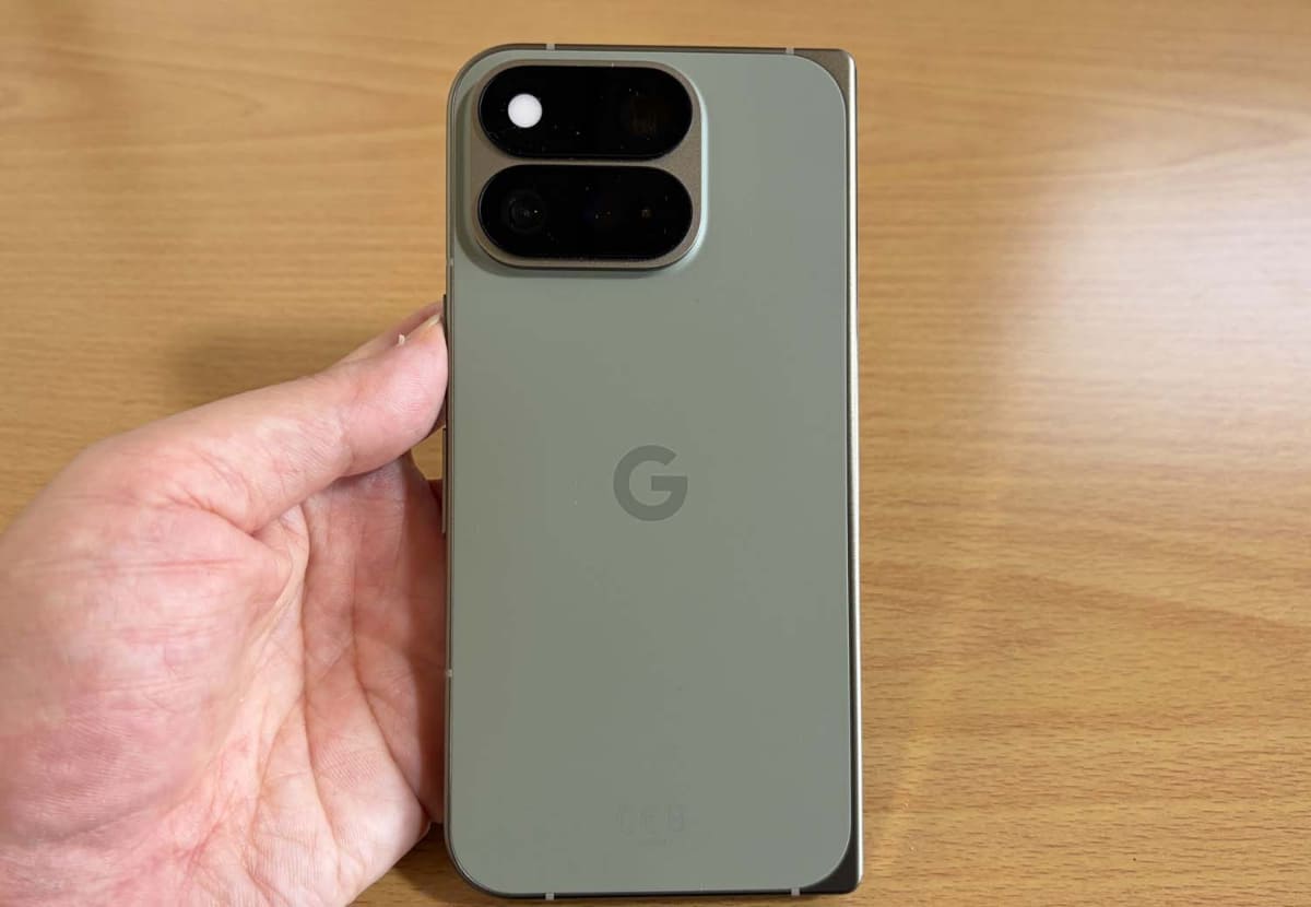折りたたみスマホとはいえ、端末を開かない閉じた状態で画面を操作するシーンは非常に多くなります