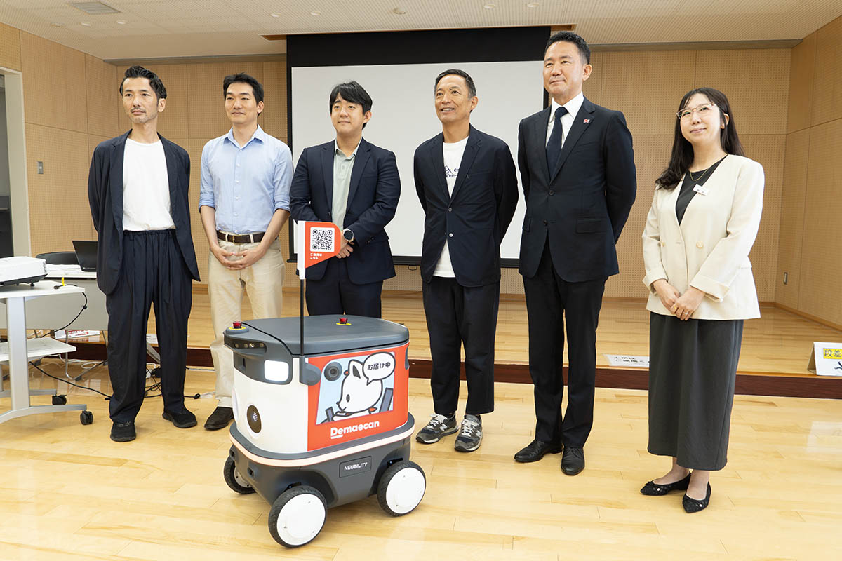 左から、シブヤスタートアップス 代表取締役 田坂克郎氏、Neubility Chief Business Officer Kim Dohwan氏、Neubility CEO Keehyuk Kang氏、長谷部健渋谷区長、出前館 矢野哲氏、京王SCクリエイション フレンテ笹塚商店会会長 相田惠子氏