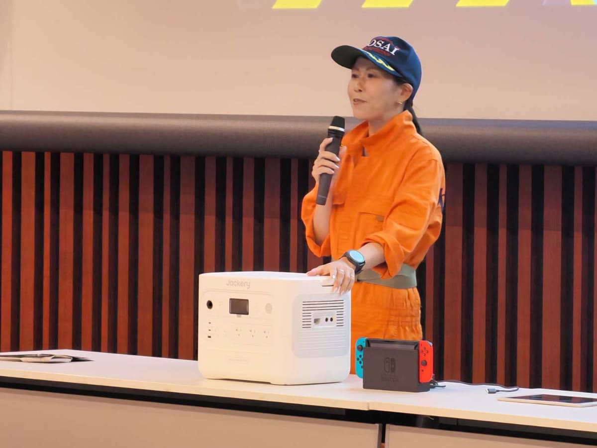 ポータブル電源の質問に回答するJackeryの犀川 雅未氏