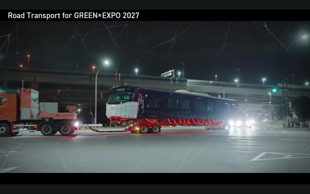輸送中の13000系(13100号車)(提供：相鉄グループ)