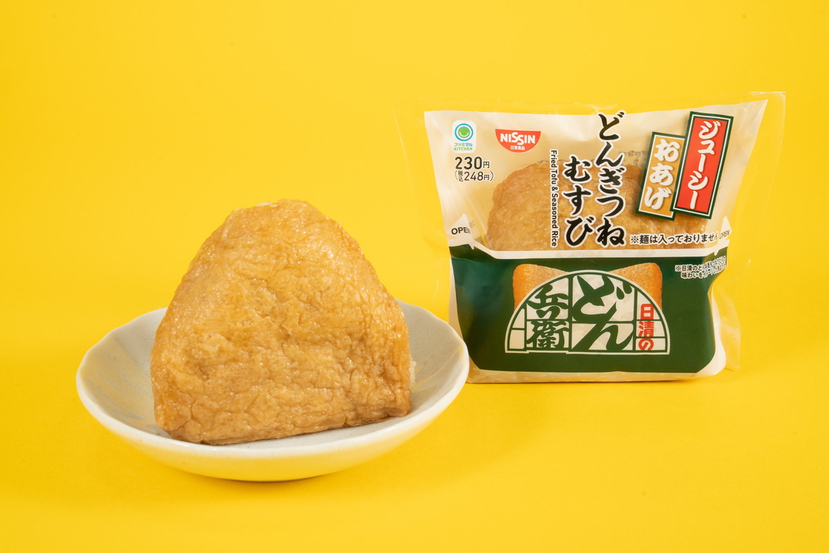 「日清のどん兵衛 どんぎつねむすび」248円　※東日本と西日本で味付けが異なる