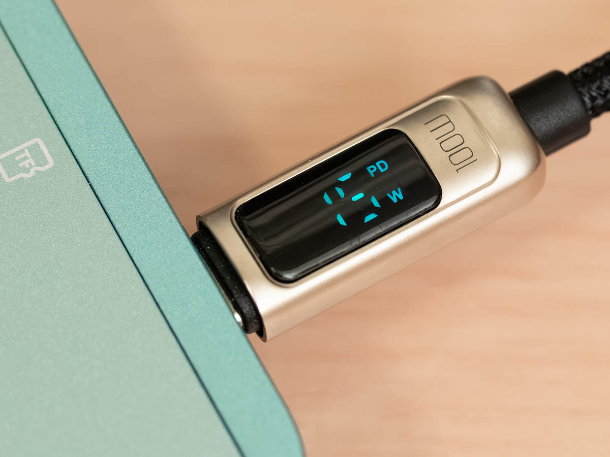 65WのACアダプターから充電したときの電力