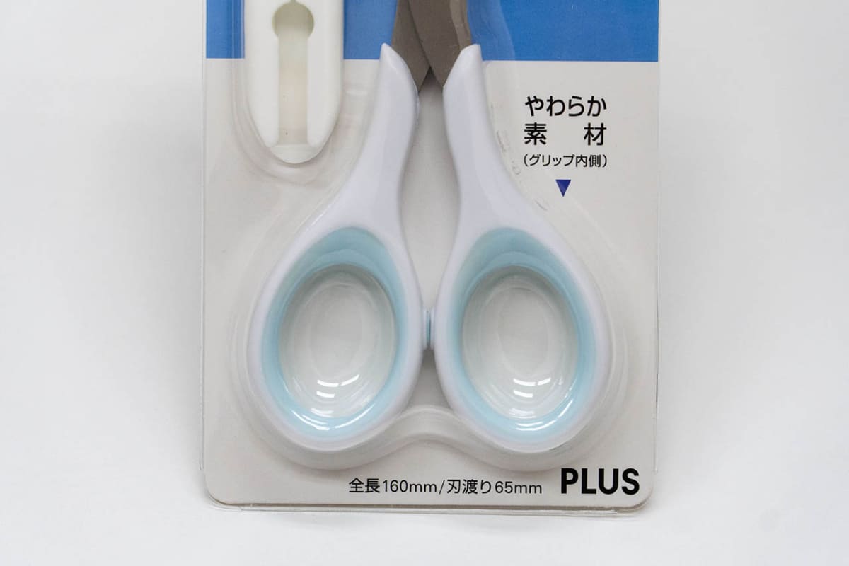使用時のフィット感を高めるエストラマー樹脂を採用したグリップ