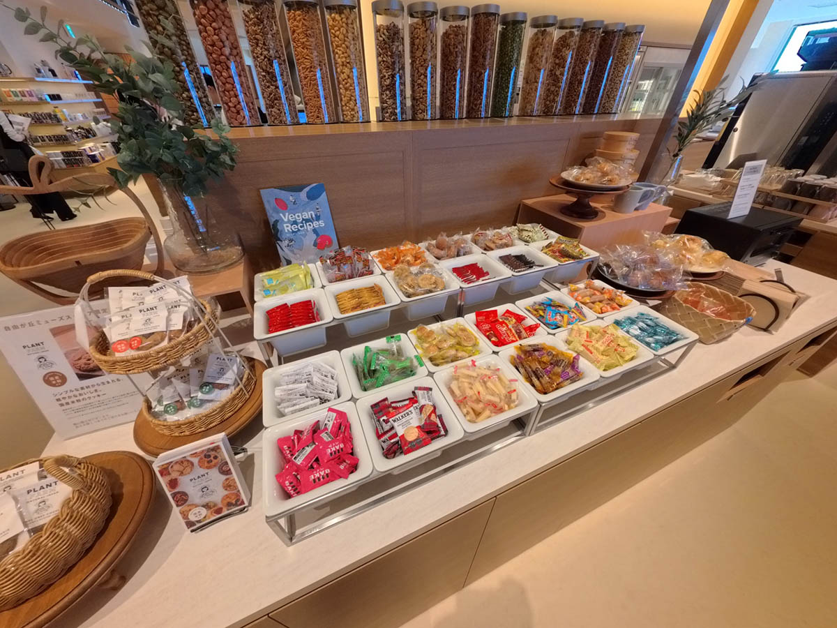 SHARE LOUNGE利用者はお菓子食べ放題、ソフトドリンク飲み放題となっている