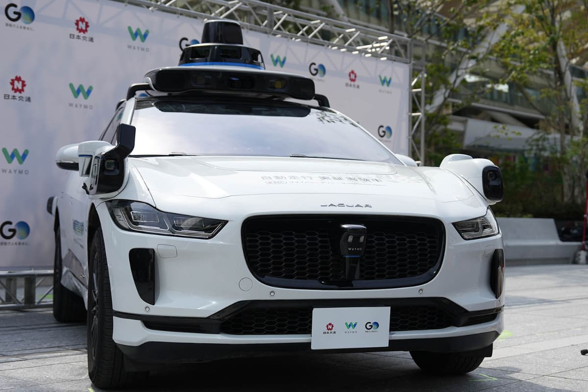 Waymoの自動運転試験車両(25年4月撮影)