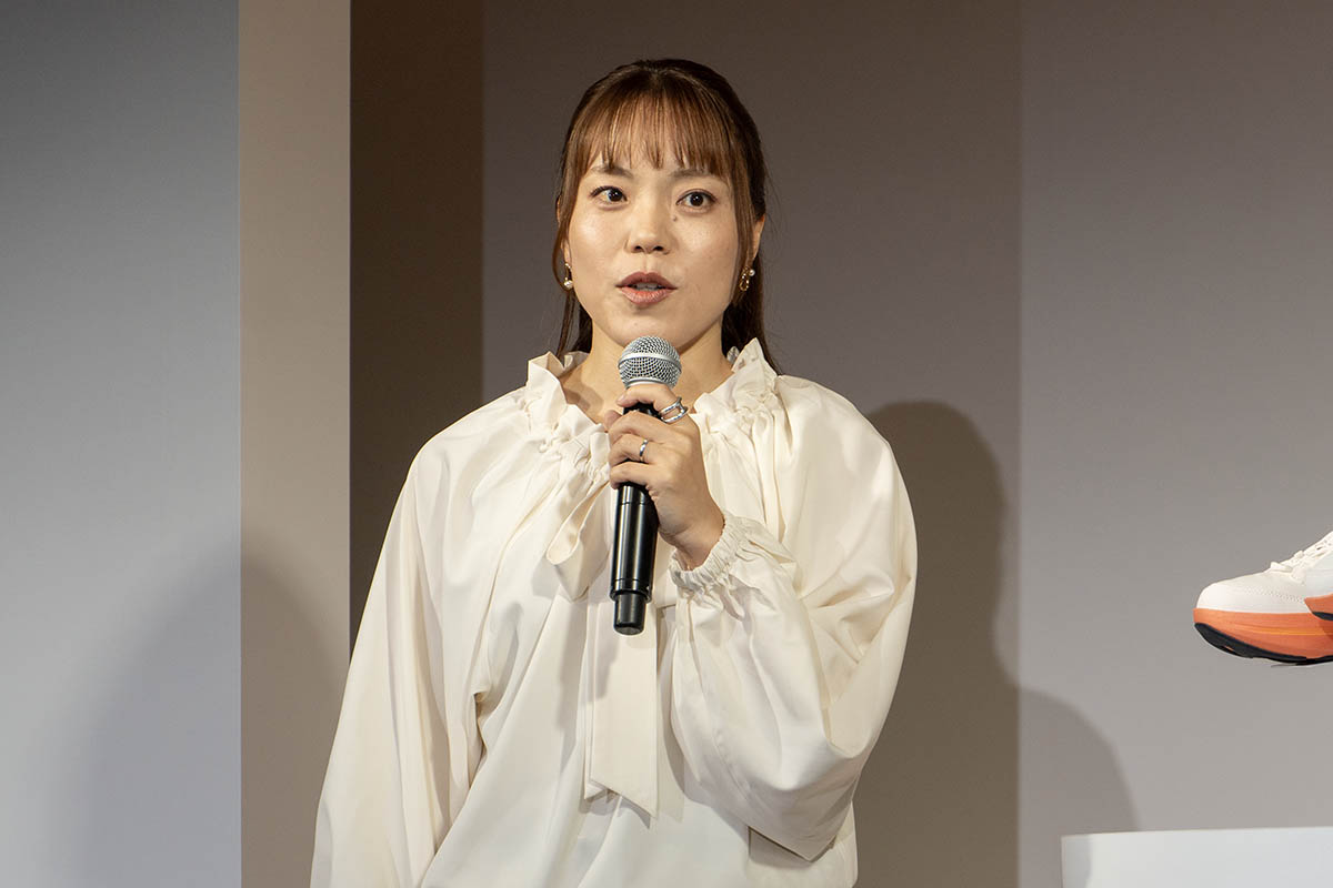 詳細を説明するアシックススポーツ工学研究所 商品責任者・マネジャー 野々川舞氏