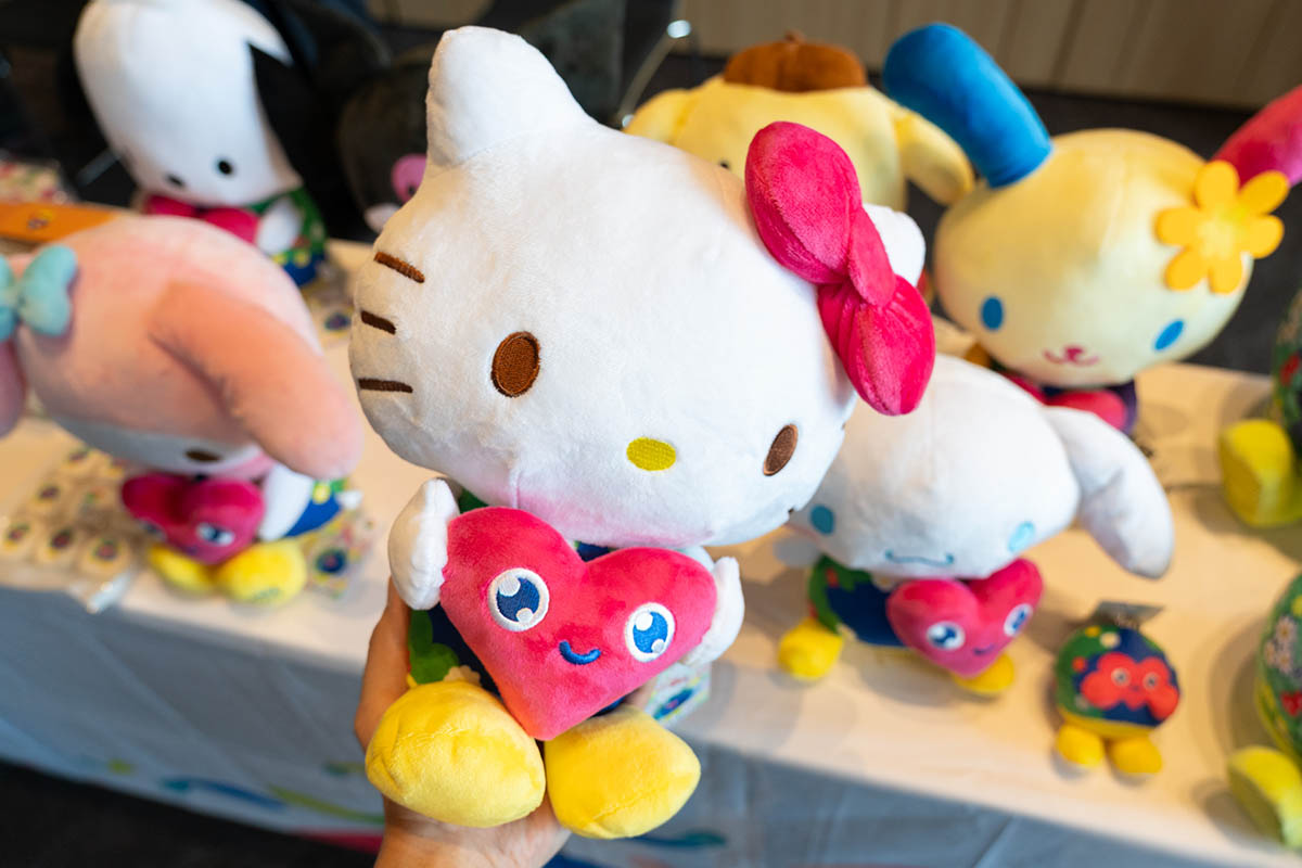 ハローキティなどサンリオキャラクターとのコラボアイテム
