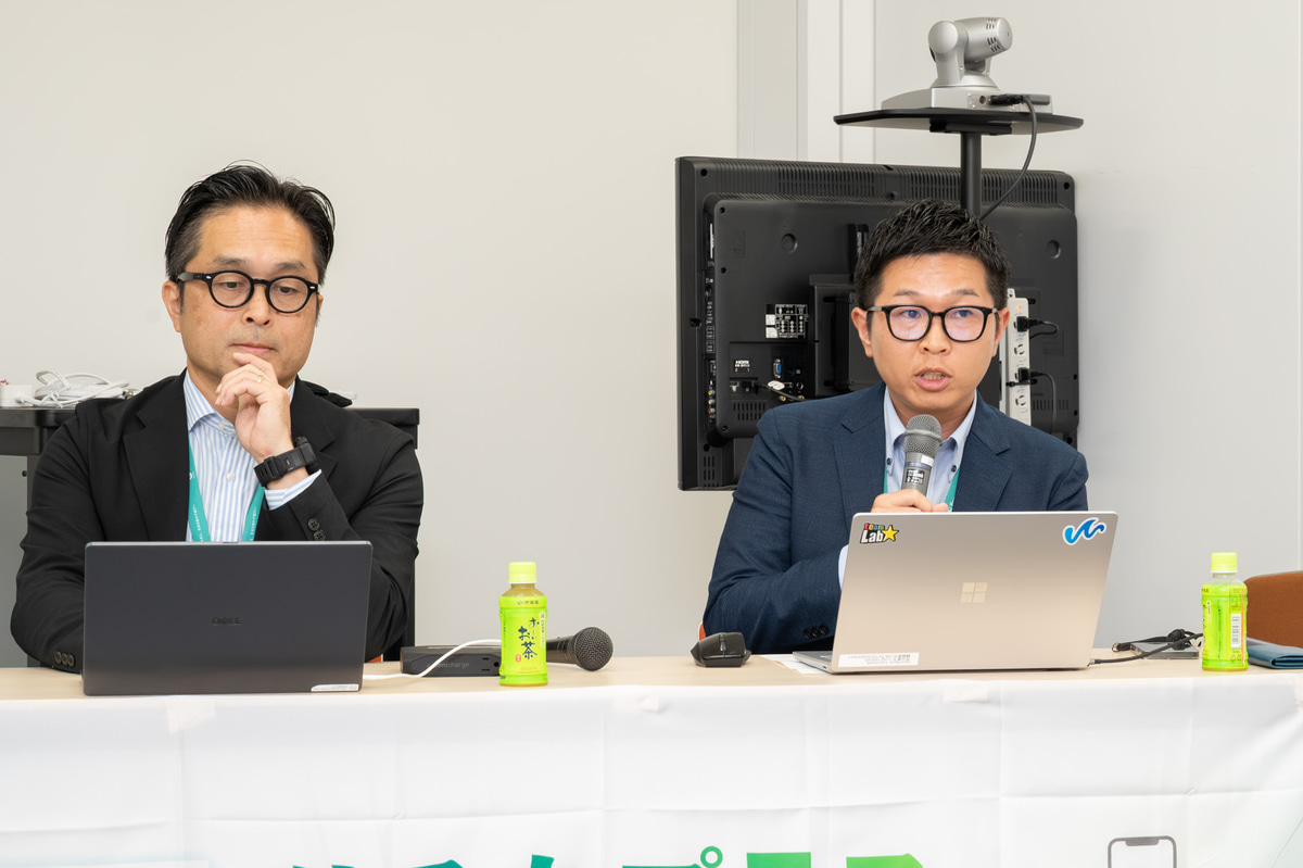 りそなホールディングス 執行役兼グループCDIOの川邉秀文氏(左)、グループ戦略部 グループリーダーの白石暁氏(右)
