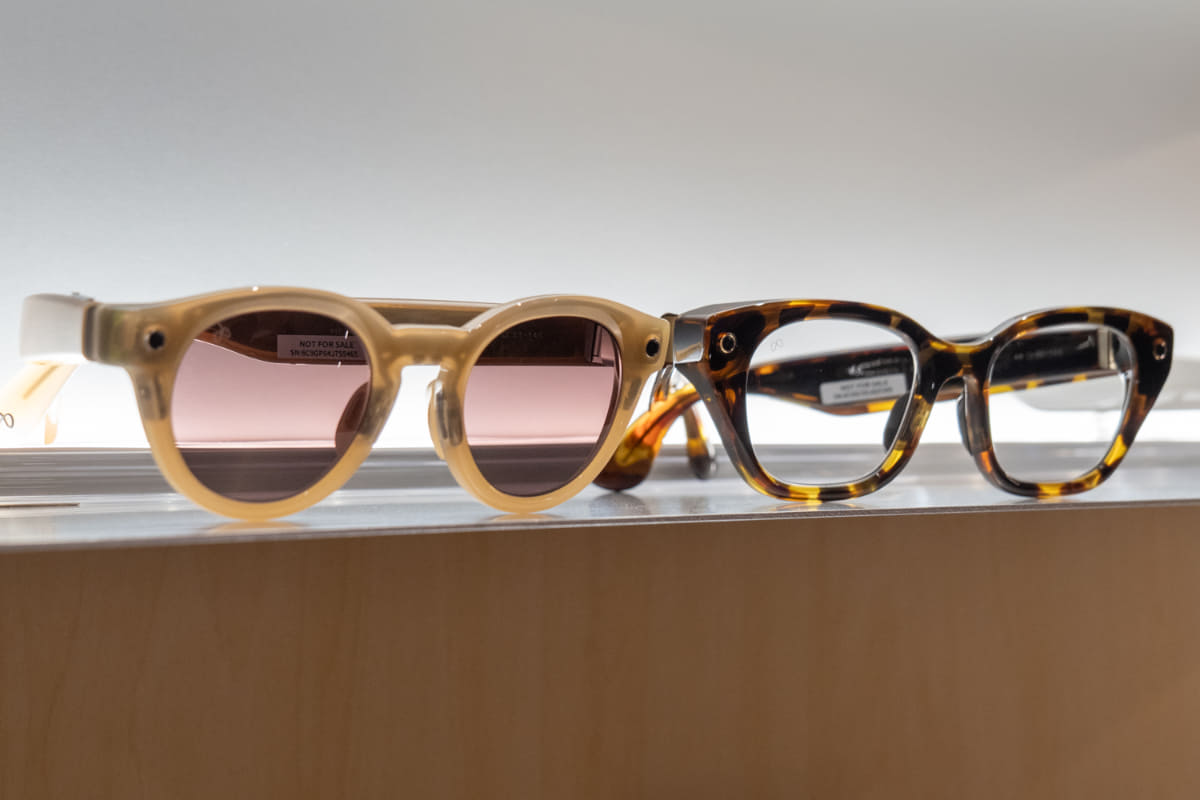 Meta Glasses。Nova(左)とCapri(右)