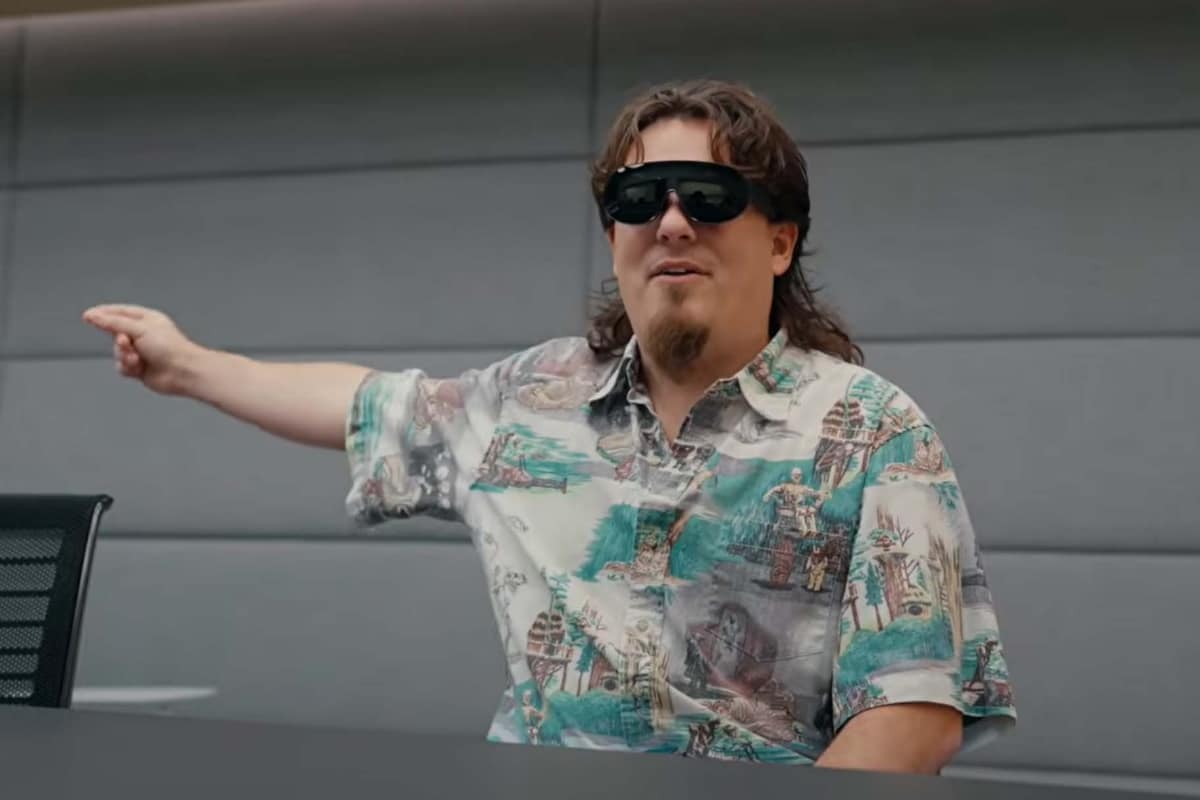 VR Glassesを装着するOculus創業者で現在は防衛テックのAndurilを運営するパルマー・ラッキー氏