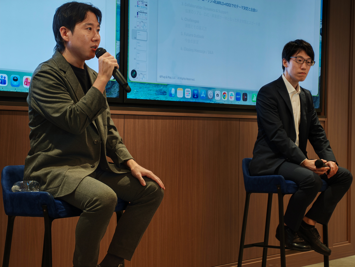 リアルワールド 日本代表取締役 Hoon Lee(李勲)氏(左)、KDDIオープンイノベーション推進本部OIビジネス開発部1G コアスタッフ 貞光雅徳氏(右)