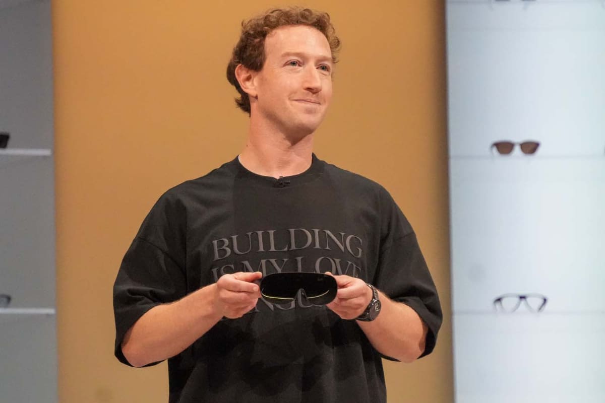 Meta VR Glassesを発表するザッカーバーグCEO