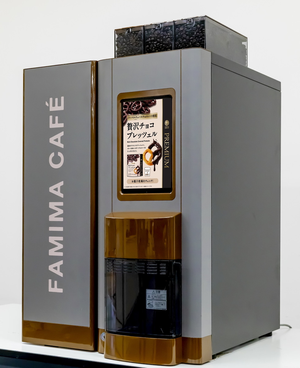 新型コーヒーマシンの液晶ディスプレイを広告として活用する「FAMIMA CAFE液晶広告」