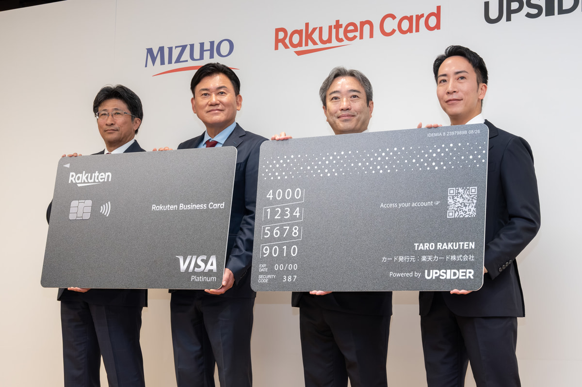左からみずほフィナンシャルグループ取締役兼執行役社長グループCEOの木原正裕氏、楽天グループ代表取締役会長兼社長の三木谷浩史氏、楽天カード代表取締役社長の中村晃一氏、UPSIDER代表取締役社長の宮城徹氏