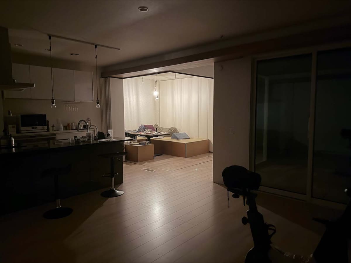 停電発生直後の和室。このときはLEDランタンを使っていた
