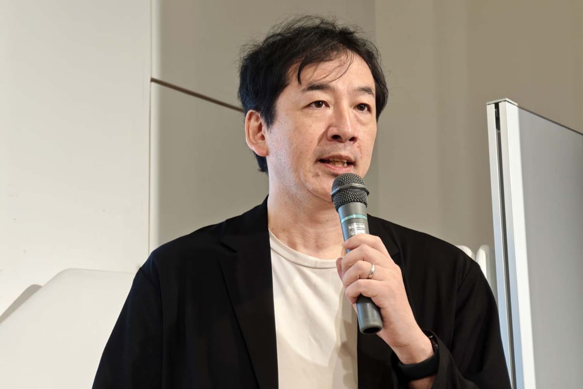 ソニーの湯原氏は、価格を説明。コストダウンを図ったというが、それでも価格は10万円に近づいてしまった