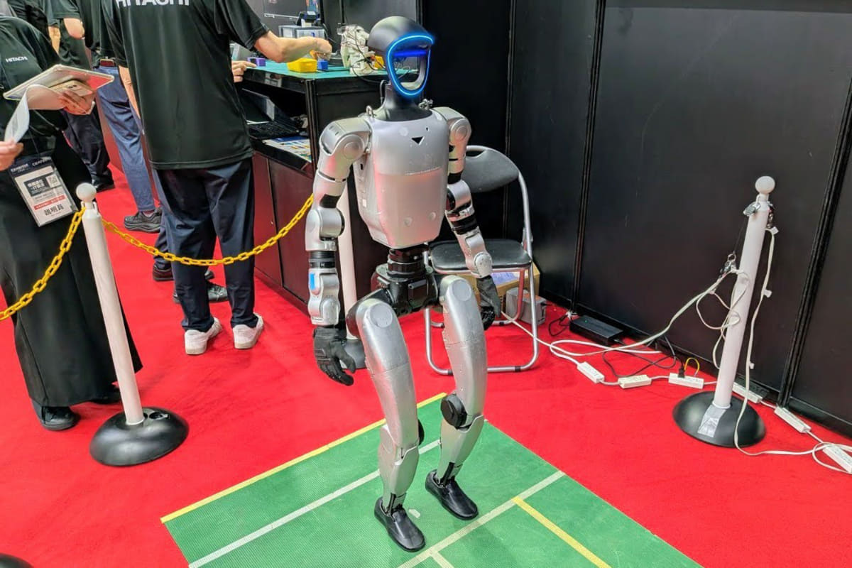 日立製作所ブースで展示されているフィジカルAI搭載ロボット